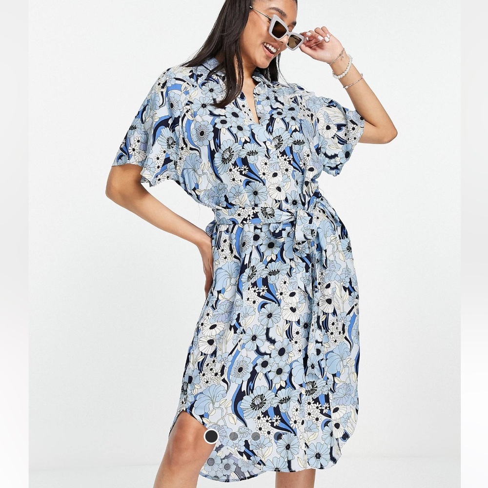 LIKE NEW ⭐️ Monki tie waist shirt dress in blue retro floral